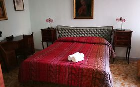 Arturo'S House